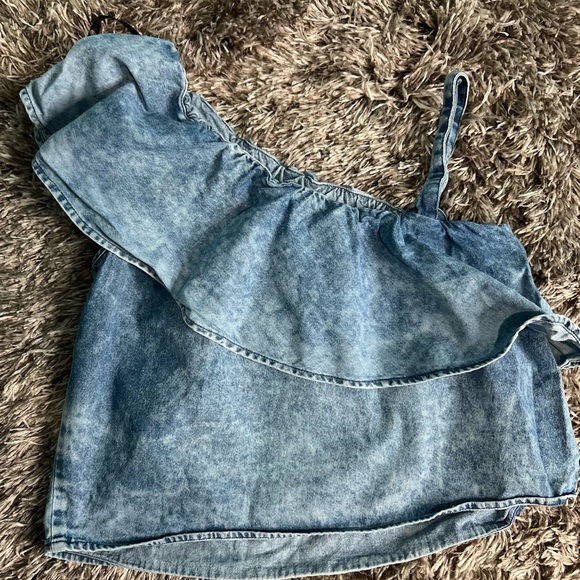 FOREVER21 ONE SHOULDER RUFFLE TOP - Picture 2 of 3